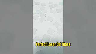 2 mm ultraklares, lasergeschnittenes Kleeblatt aus Glas