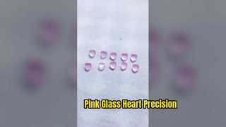 3 mm dickes rosafarbenes Glas mit lasergeschnittenem herzförmigem Muster